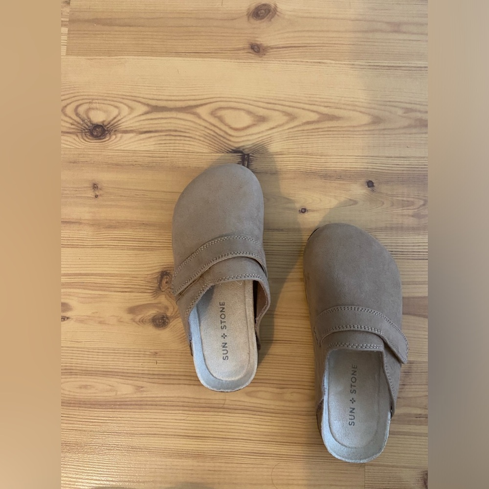 Sun and Stone girls clogs/mules, NWOT, size 13, tan
